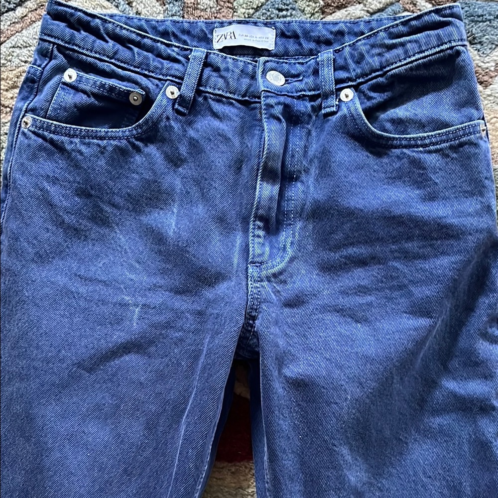 Zara Blue Straight Leg Jeans with Classic Denim Texture